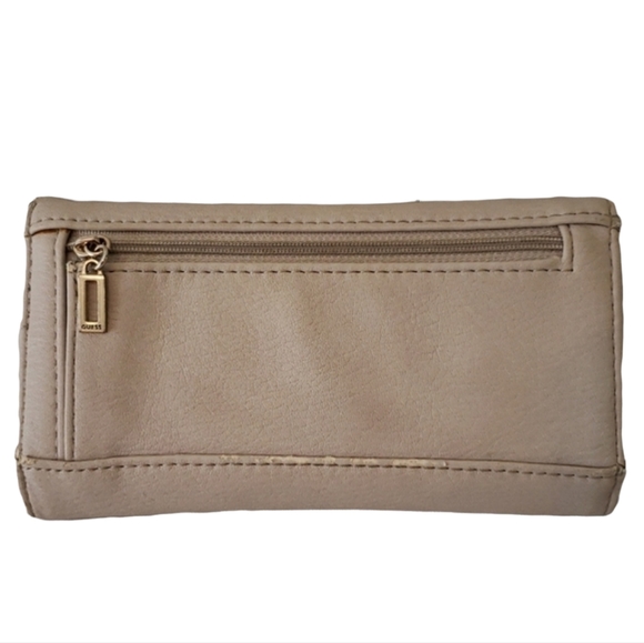 GUESS 1981 WOMEN'S WALLET SNAP AND ZIP CLOSURES GUC - Picture 2 of 14